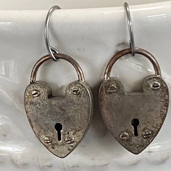 Vintage Fossil Heart PadLock Keyhole Earrings Vintage Edgy Antiqued Style - Picture 3 of 11